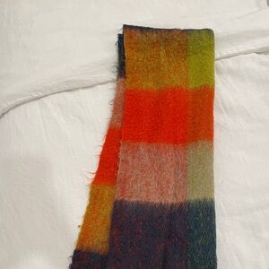 TED BAKER SCARF LARGE, VERY WARM, DOES NOT SHED